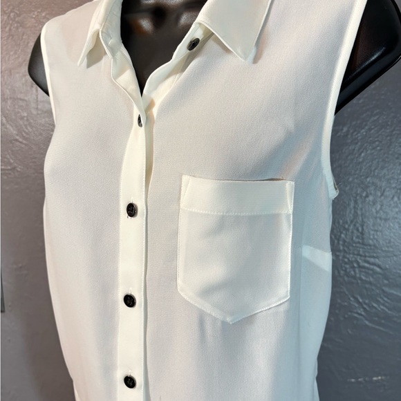 CAbi White Button Down Pleat Shirt Sleeveless Notched Collar - Picture 8 of 12